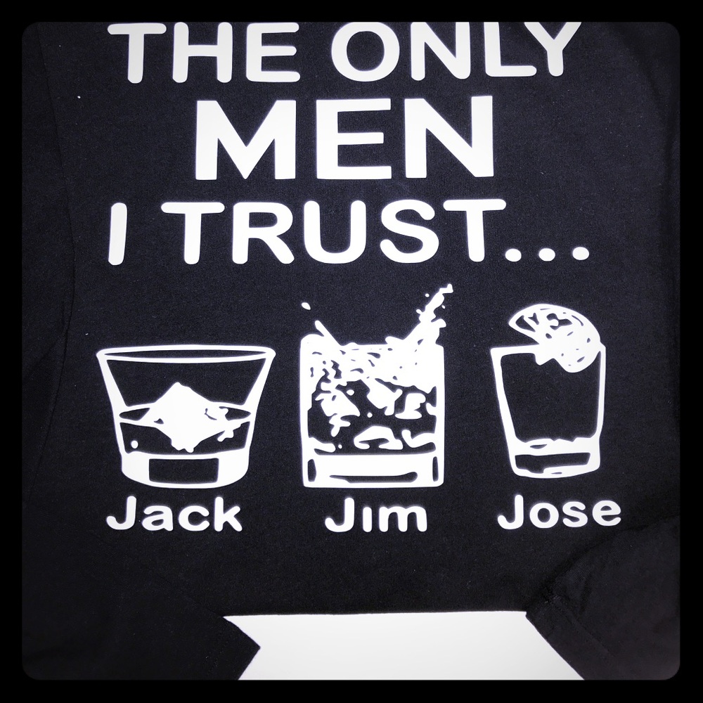 ❤️🤷🏽‍♀️Only men I trust shirt🤷🏽‍♀️❤️ - Picture 2 of 2